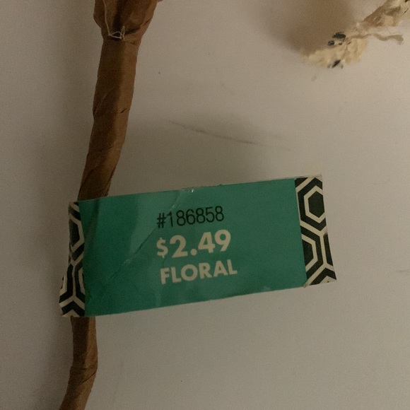 Floral accents Beige w/black poke dot 7 flowers with short stem small bouquet - Picture 6 of 7